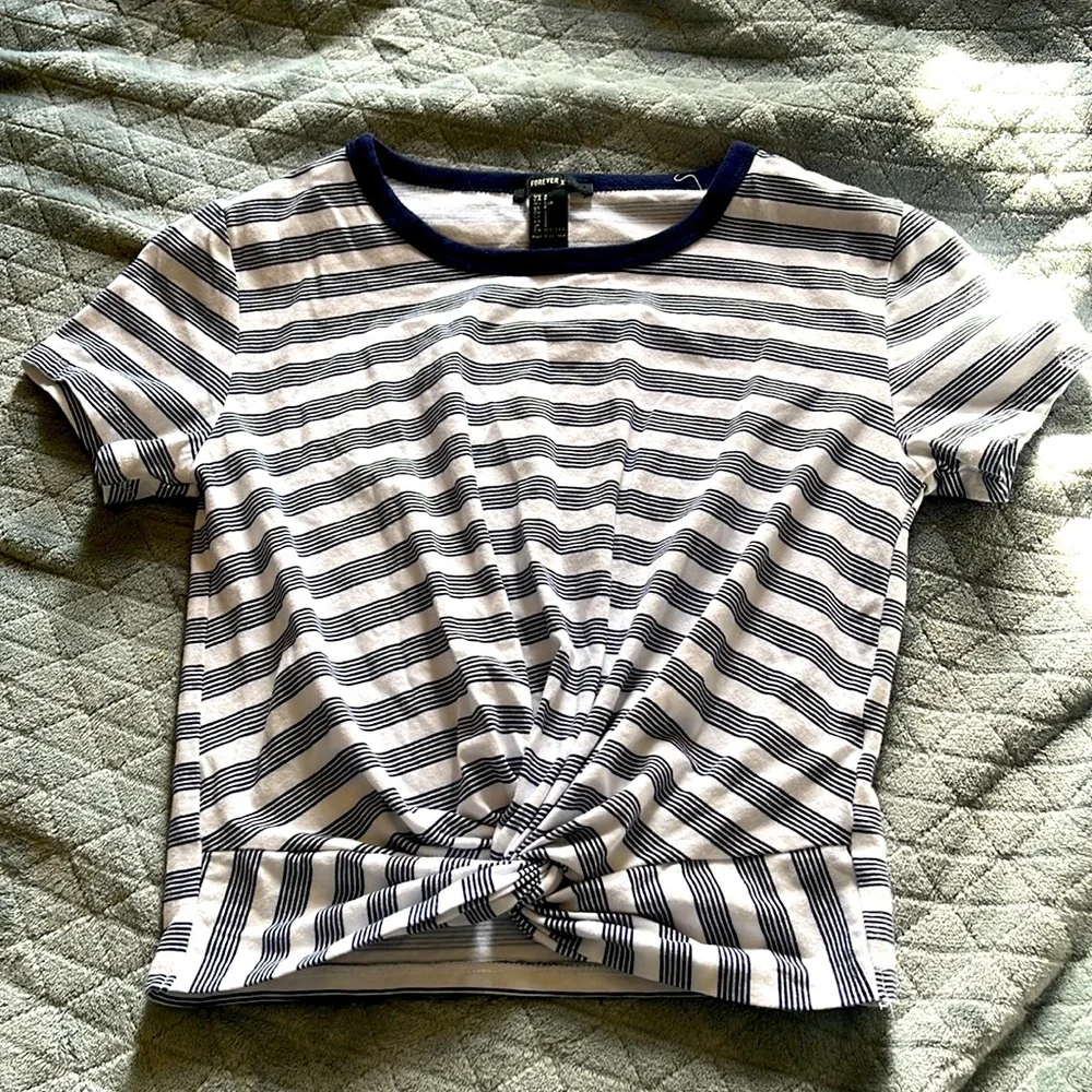 Cropped top - Picture 1 of 2